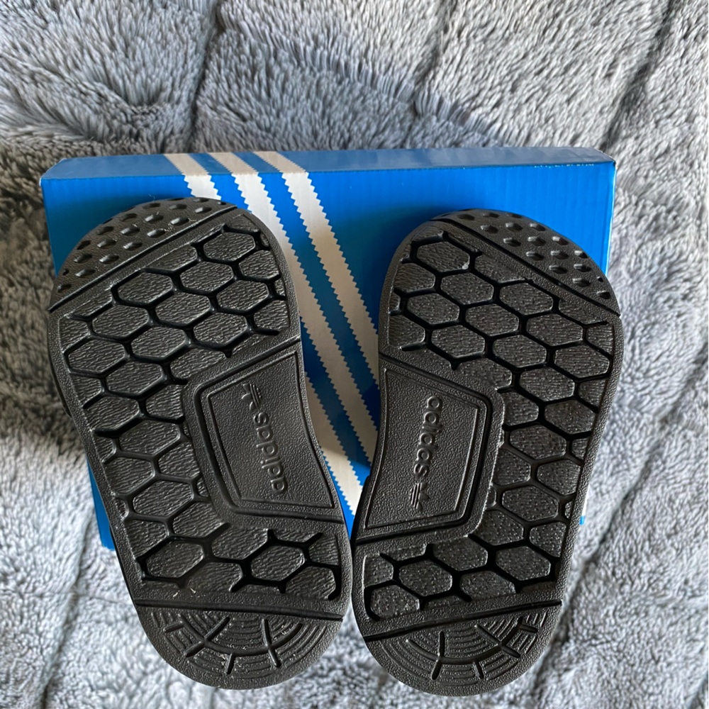 Toddler slip on Adidas size 5 all black Originals never worn - Picture 7 of 9